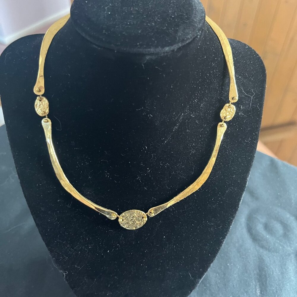 Ladies gold tone necklace